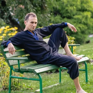 Czarna lniana koszula męska zdobiona ręcznie tkaną krajką