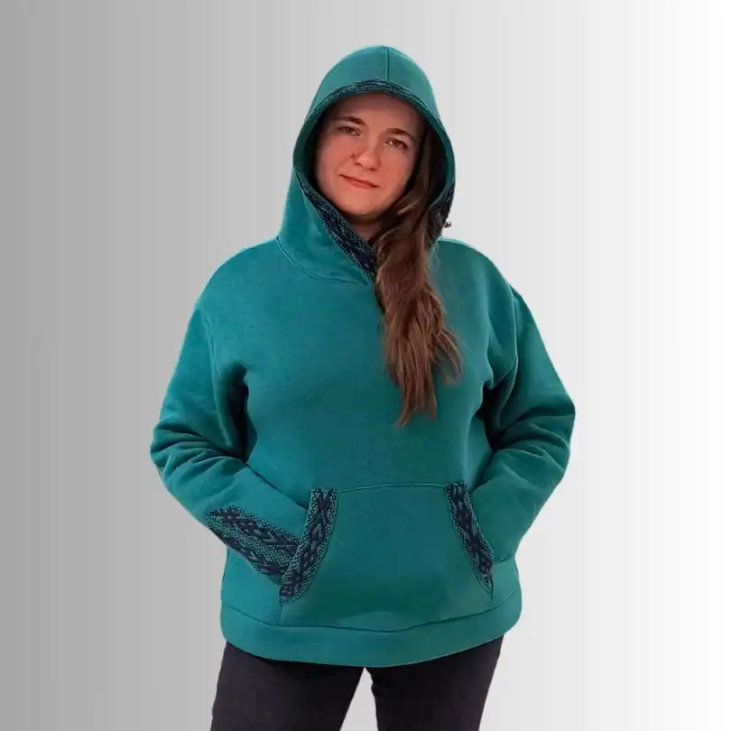 Bluza dresowa morska z granatowym wzorem krajki na kapturze